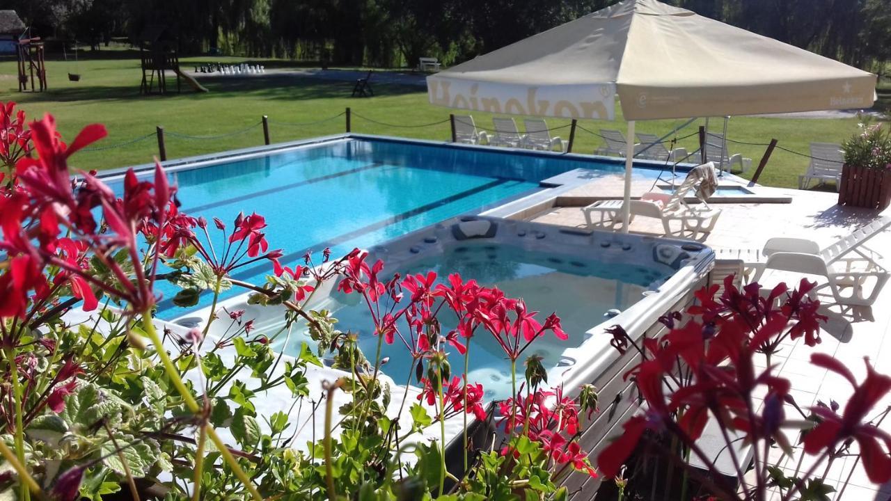 Bikács Zichy Park Hotel מראה חיצוני תמונה