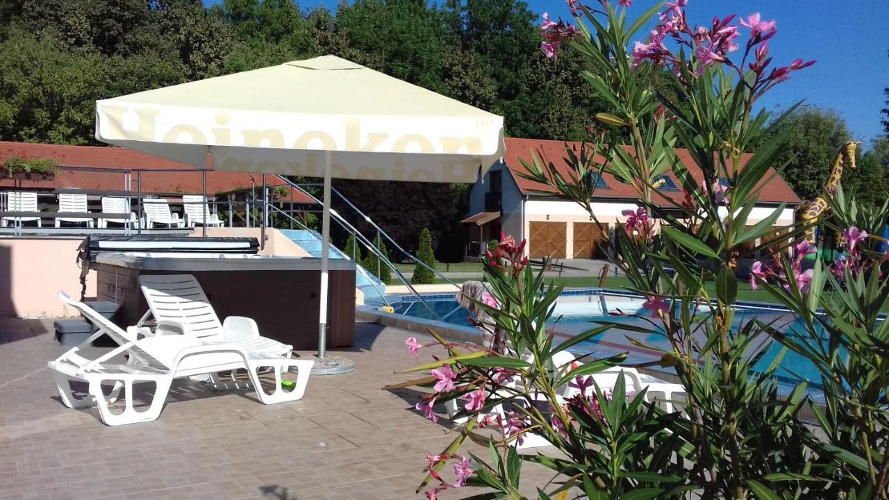 Bikács Zichy Park Hotel מראה חיצוני תמונה