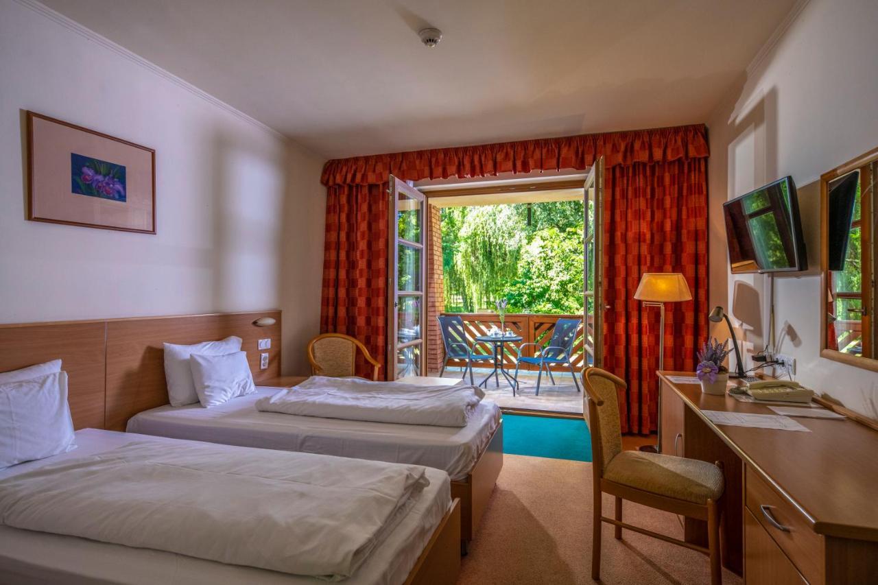 Bikács Zichy Park Hotel מראה חיצוני תמונה