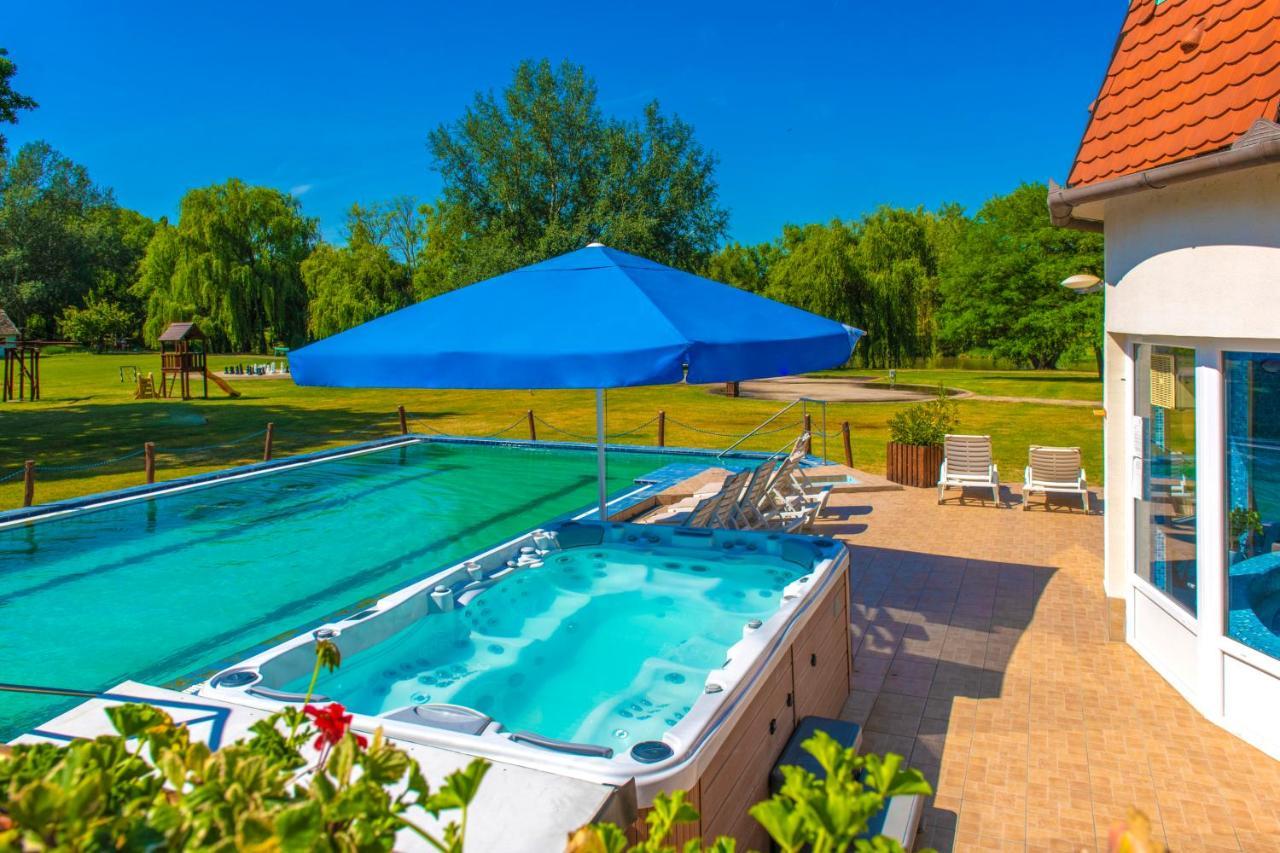 Bikács Zichy Park Hotel מראה חיצוני תמונה