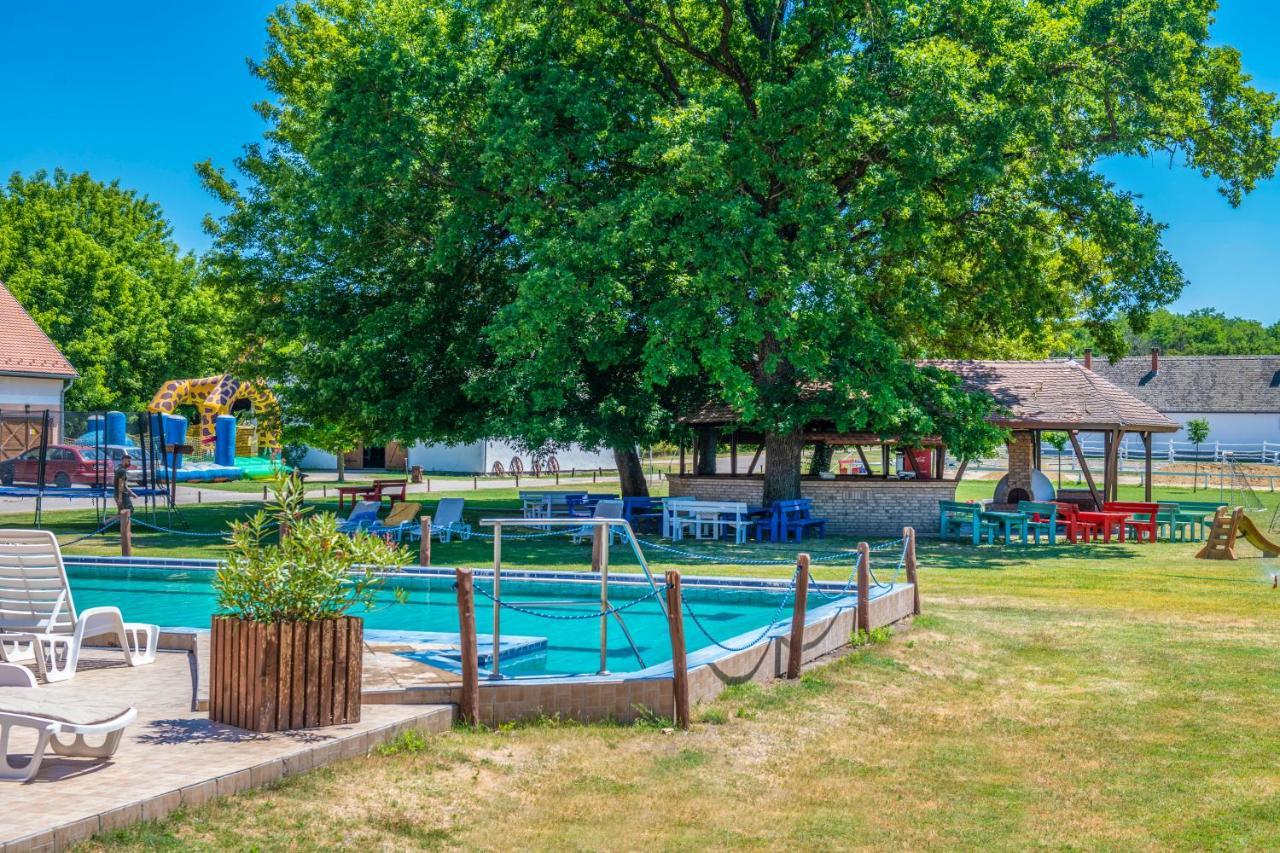 Bikács Zichy Park Hotel מראה חיצוני תמונה