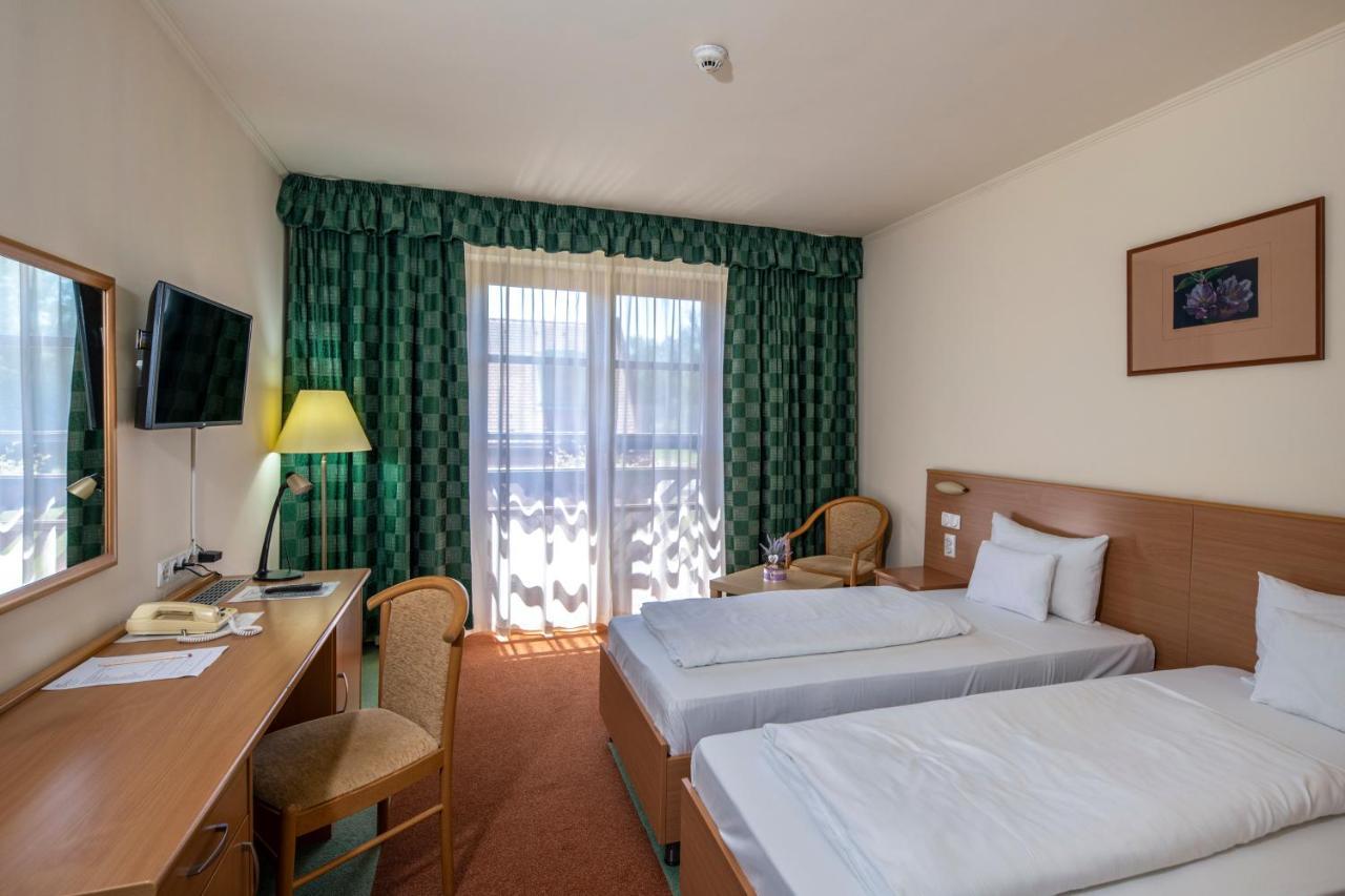 Bikács Zichy Park Hotel מראה חיצוני תמונה