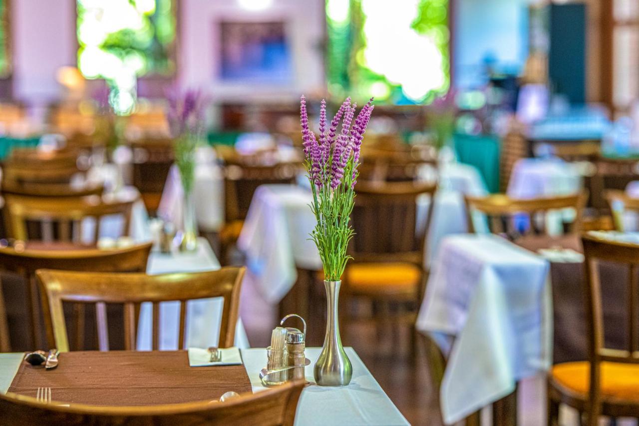 Bikács Zichy Park Hotel מראה חיצוני תמונה