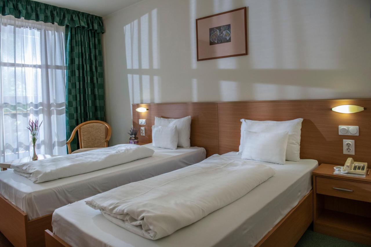Bikács Zichy Park Hotel מראה חיצוני תמונה