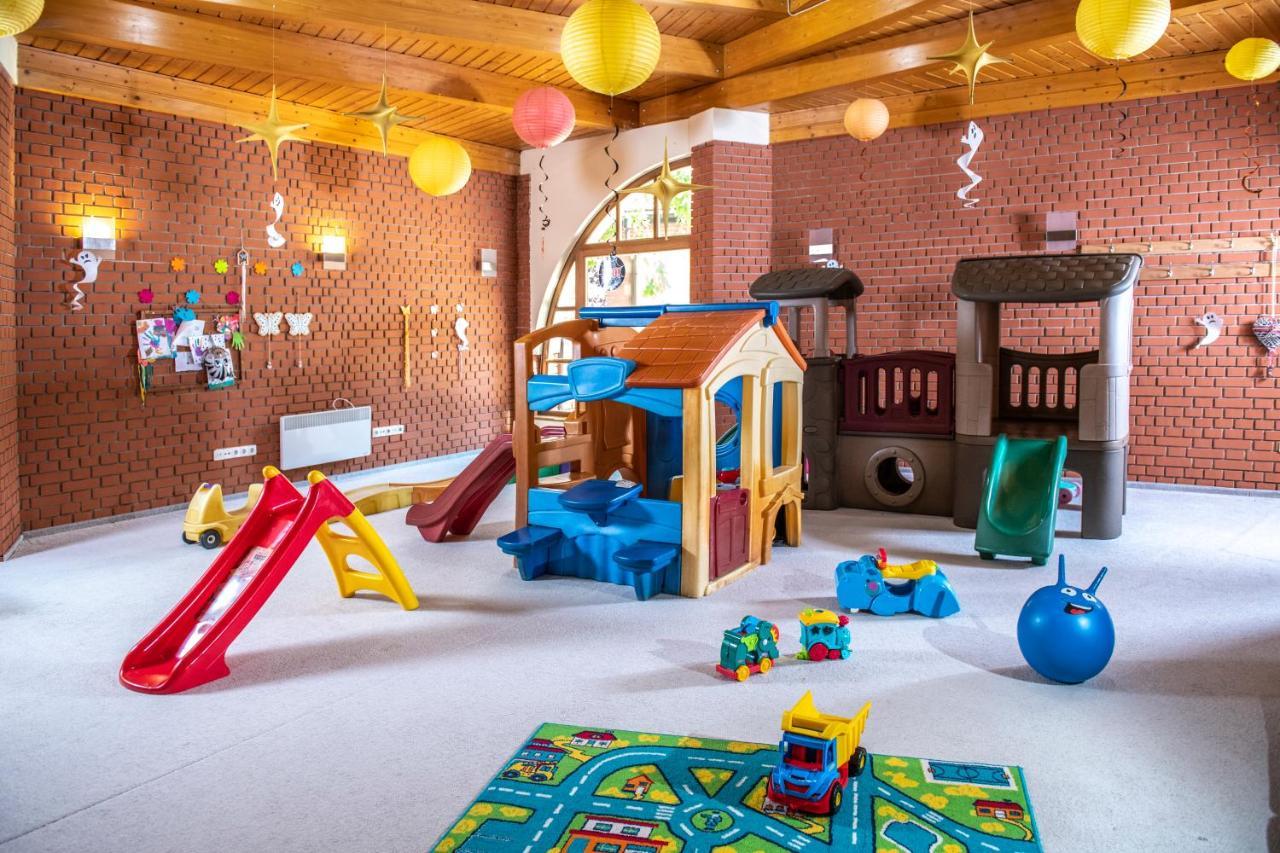 Bikács Zichy Park Hotel מראה חיצוני תמונה