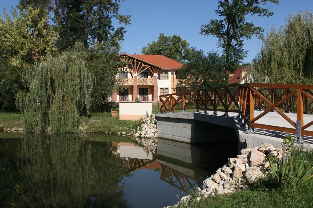 Bikács Zichy Park Hotel מראה חיצוני תמונה