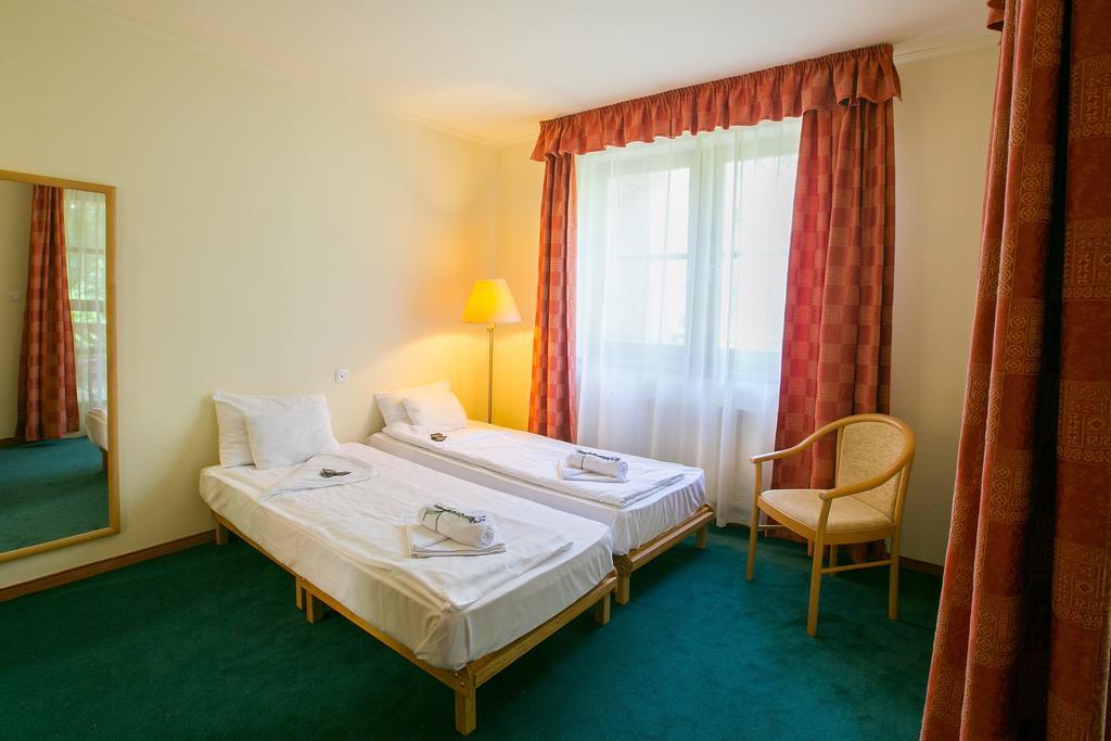 Bikács Zichy Park Hotel מראה חיצוני תמונה