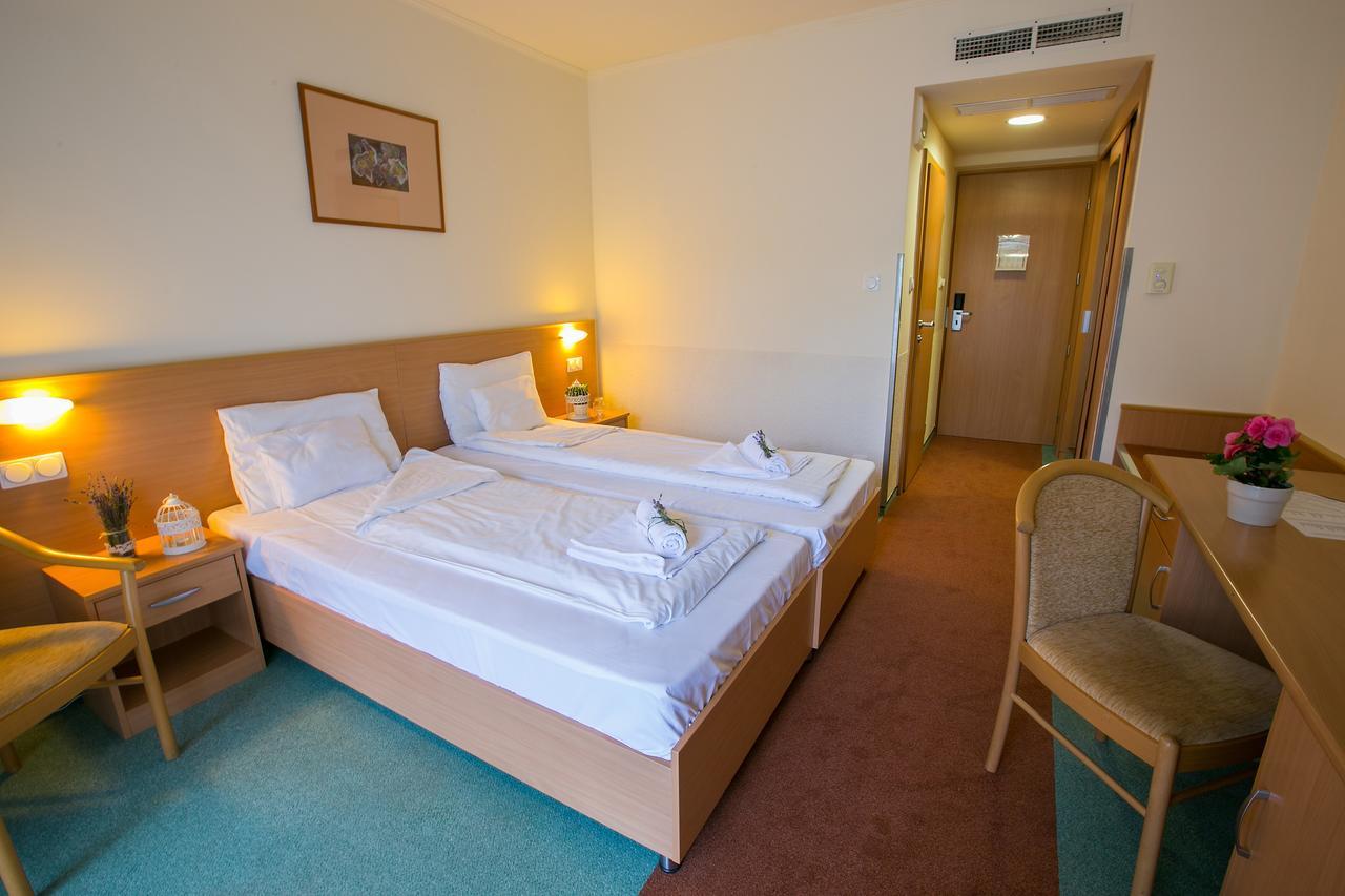 Bikács Zichy Park Hotel מראה חיצוני תמונה