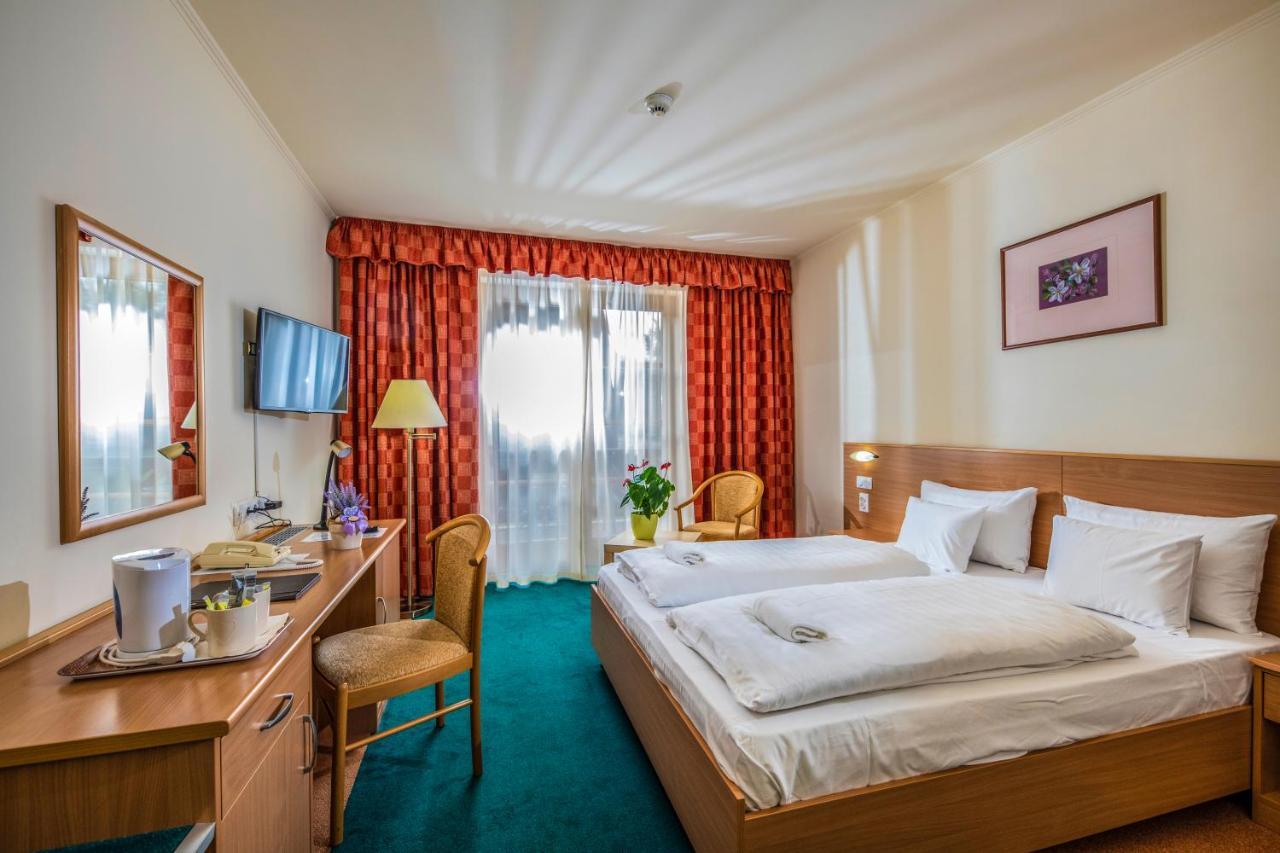 Bikács Zichy Park Hotel מראה חיצוני תמונה